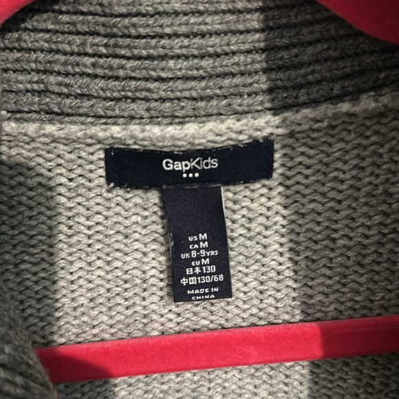 Kid’s Sweater - Picture 2 of 3